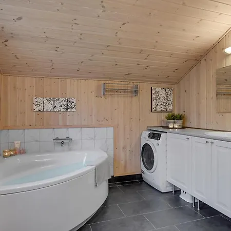 Three-bedroom In Logstor Nyaraló